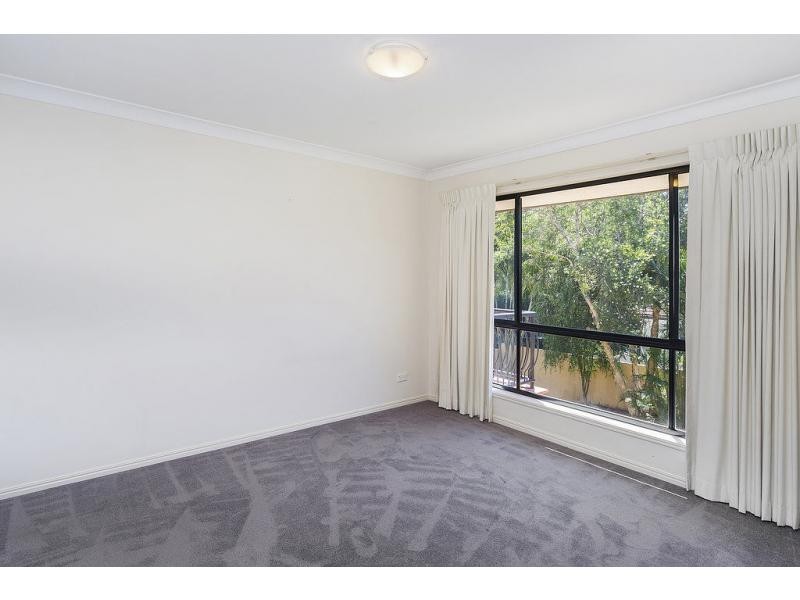 31 River Cove Place, Helensvale QLD 4212