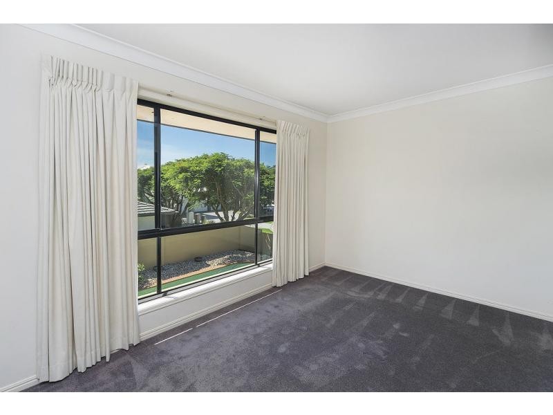 31 River Cove Place, Helensvale QLD 4212