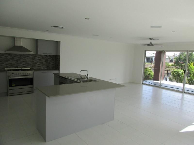Hope Island QLD 4212