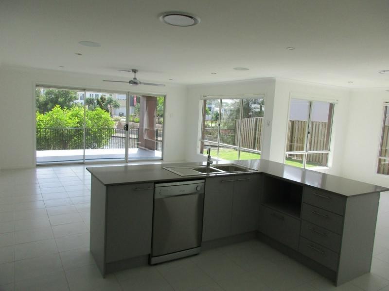 Hope Island QLD 4212