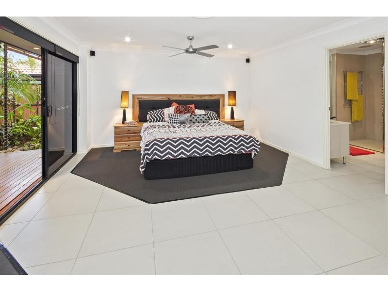 1 River Cove Place, Helensvale QLD 4212