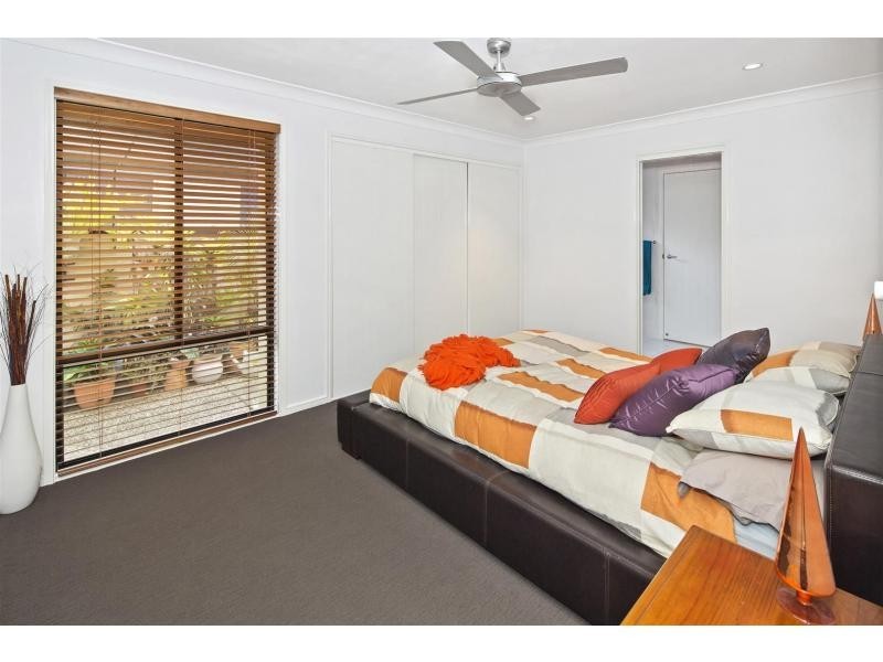 1 River Cove Place, Helensvale QLD 4212