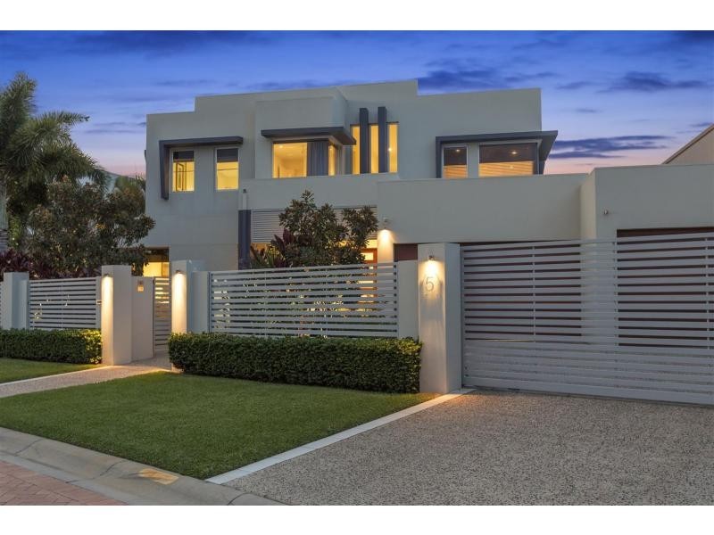 5 Hampton Court, Sovereign Islands QLD 4216