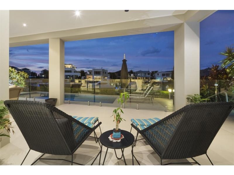 5 Hampton Court, Sovereign Islands QLD 4216