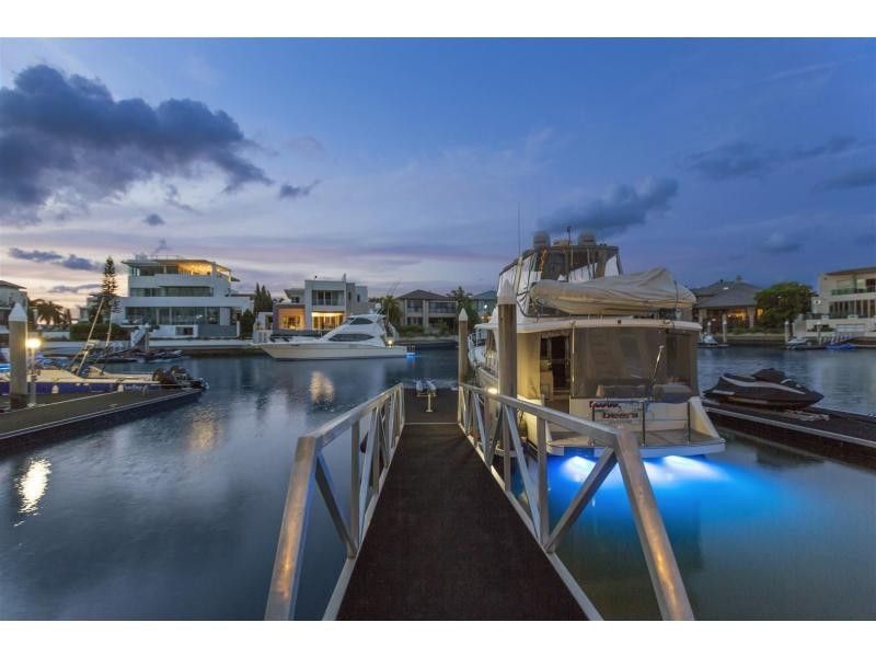 5 Hampton Court, Sovereign Islands QLD 4216