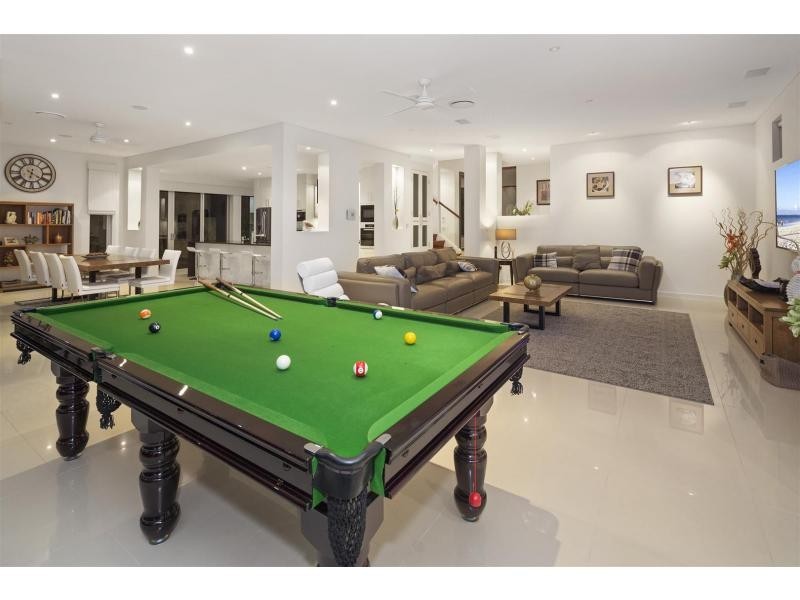 5 Hampton Court, Sovereign Islands QLD 4216