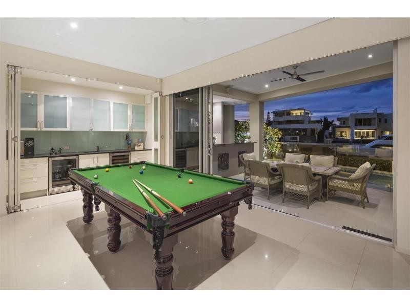 5 Hampton Court, Sovereign Islands QLD 4216