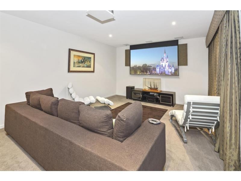 5 Hampton Court, Sovereign Islands QLD 4216