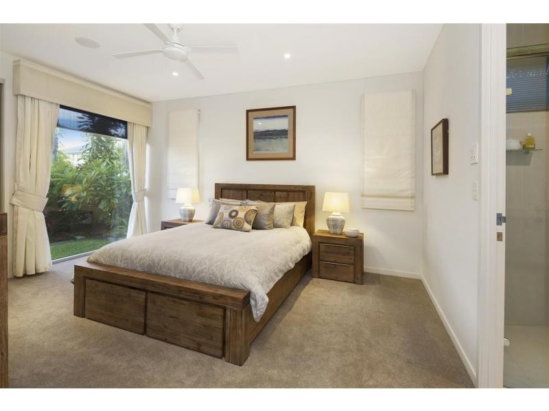 5 Hampton Court, Sovereign Islands QLD 4216