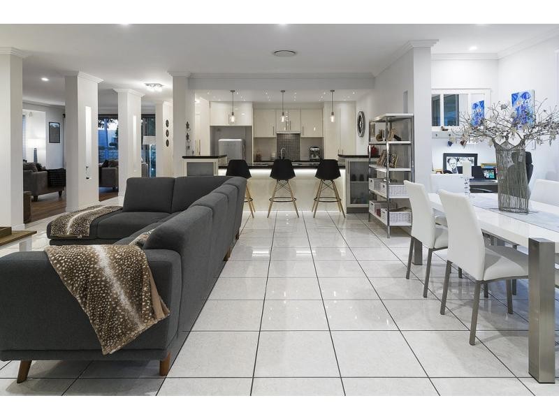 2359 Belmont Court East, Hope Island QLD 4212