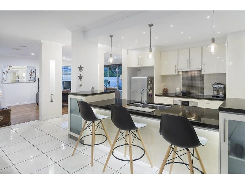 2359 Belmont Court East, Hope Island QLD 4212