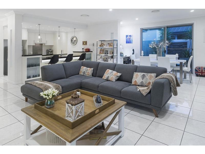 2359 Belmont Court East, Hope Island QLD 4212