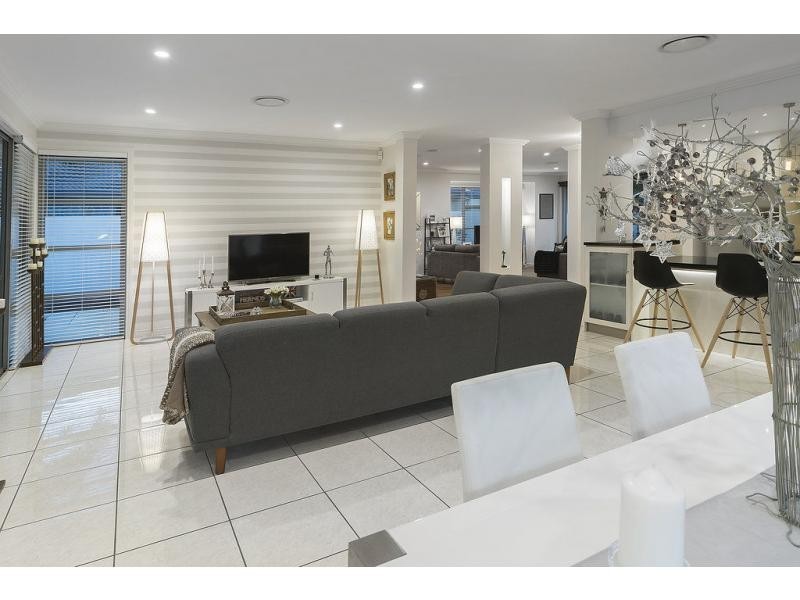 2359 Belmont Court East, Hope Island QLD 4212