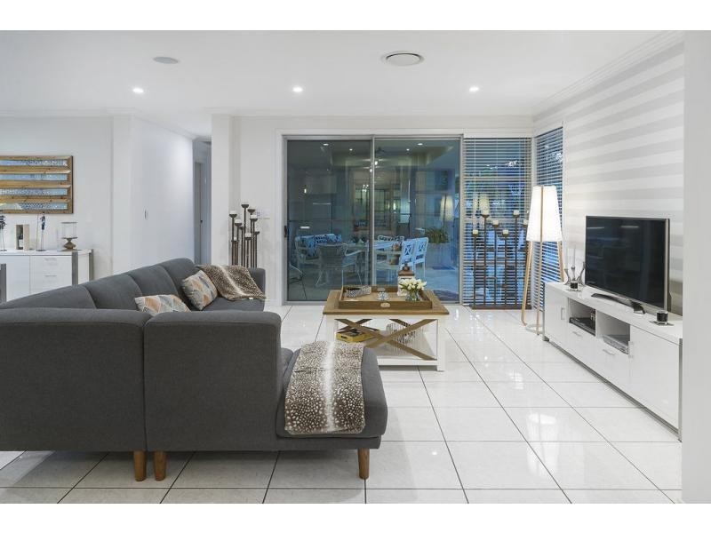 2359 Belmont Court East, Hope Island QLD 4212