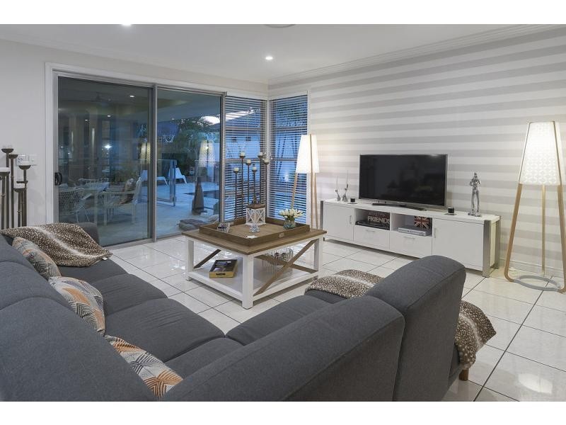 2359 Belmont Court East, Hope Island QLD 4212