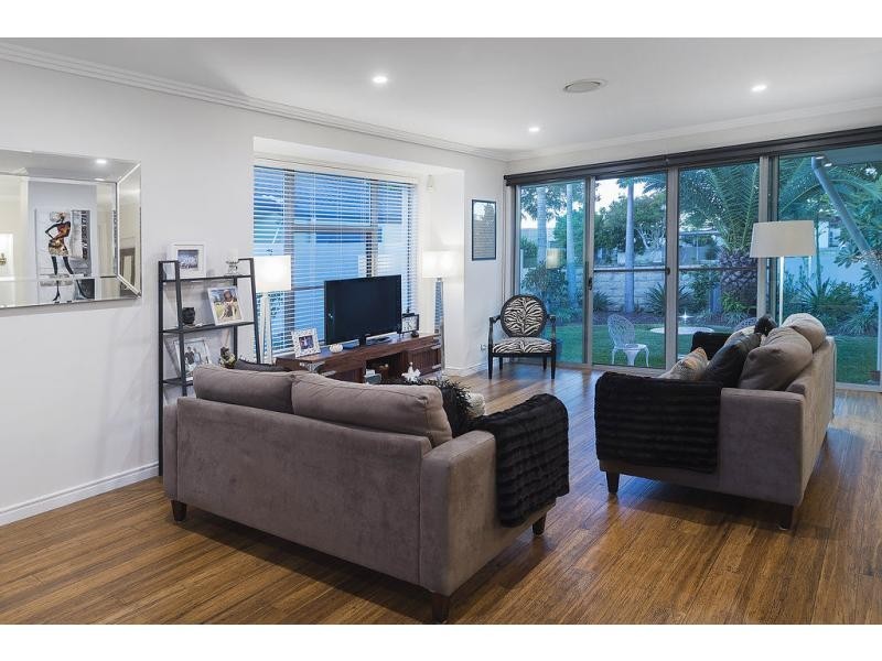 2359 Belmont Court East, Hope Island QLD 4212