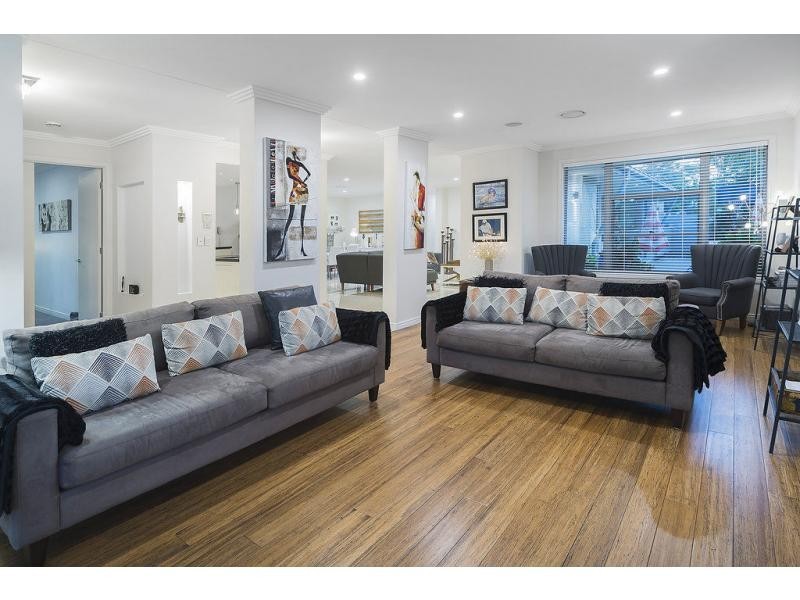 2359 Belmont Court East, Hope Island QLD 4212