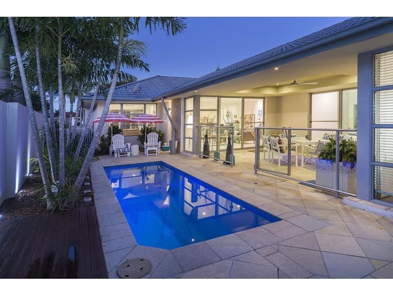 2359 Belmont Court East, Hope Island QLD 4212