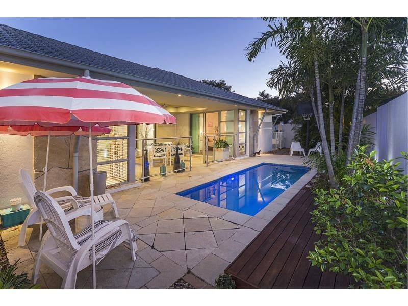 2359 Belmont Court East, Hope Island QLD 4212