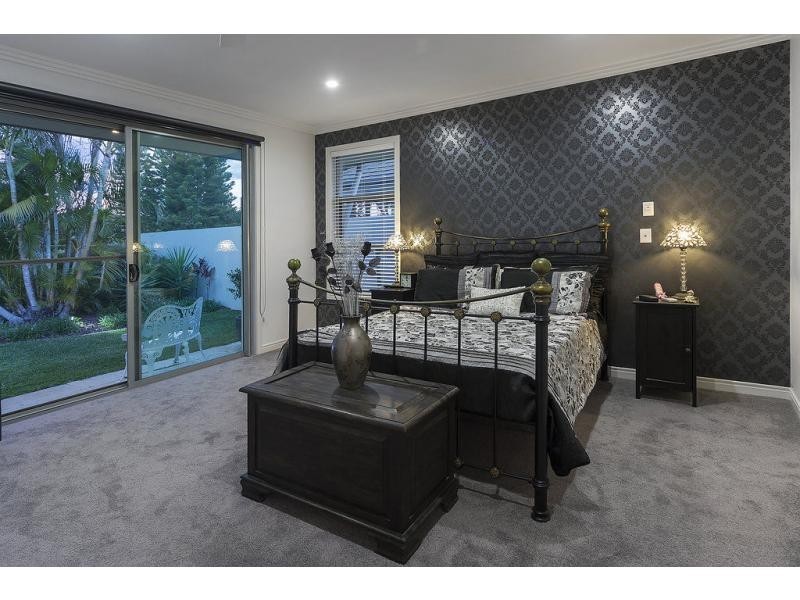 2359 Belmont Court East, Hope Island QLD 4212