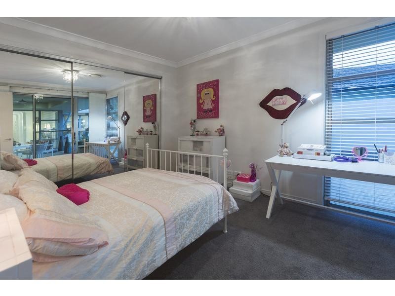 2359 Belmont Court East, Hope Island QLD 4212