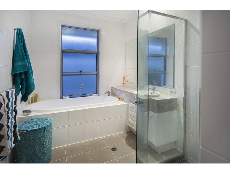 2359 Belmont Court East, Hope Island QLD 4212