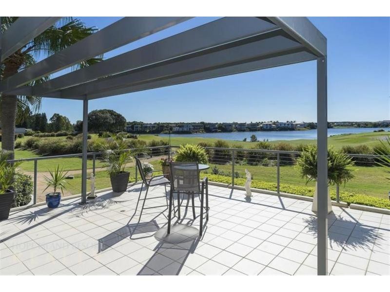 8404 Magnolia Drive East, Hope Island QLD 4212