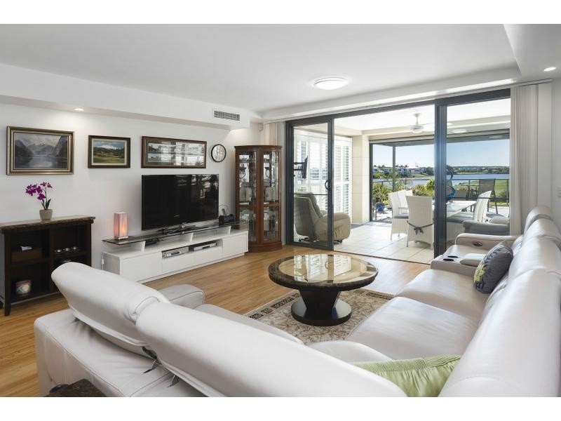8404 Magnolia Drive East, Hope Island QLD 4212