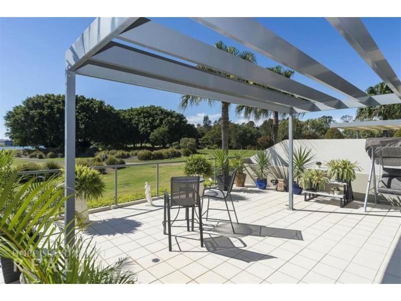 8404 Magnolia Drive East, Hope Island QLD 4212