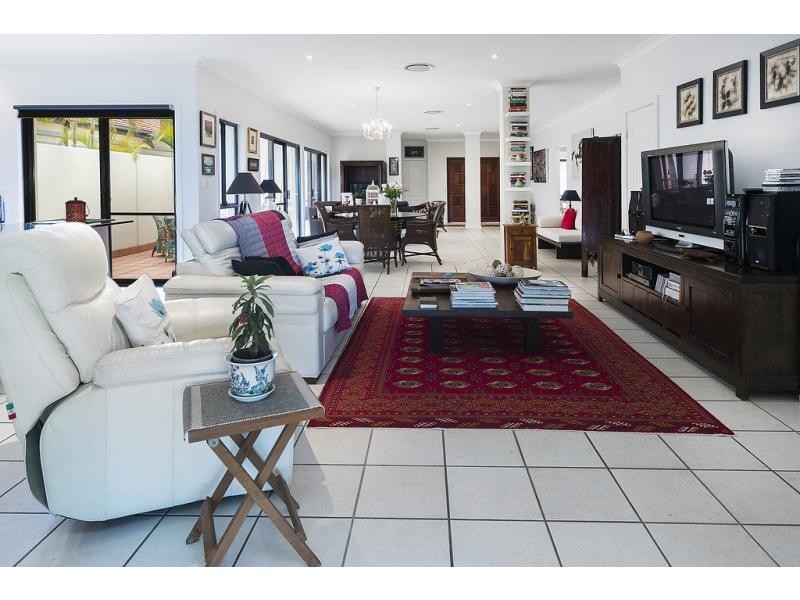 8382 Magnolia Drive East, Hope Island QLD 4212