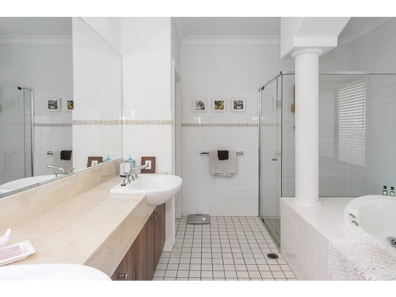 8382 Magnolia Drive East, Hope Island QLD 4212