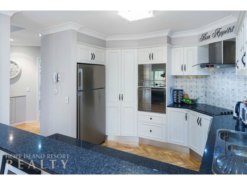 8142 Magnolia Drive West, Hope Island QLD 4212