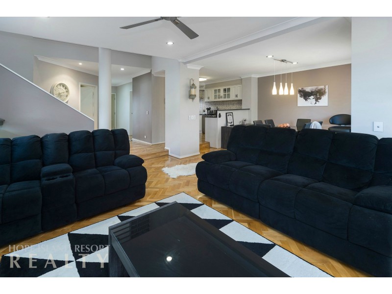 8142 Magnolia Drive West, Hope Island QLD 4212