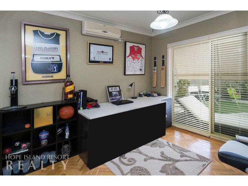 8142 Magnolia Drive West, Hope Island QLD 4212