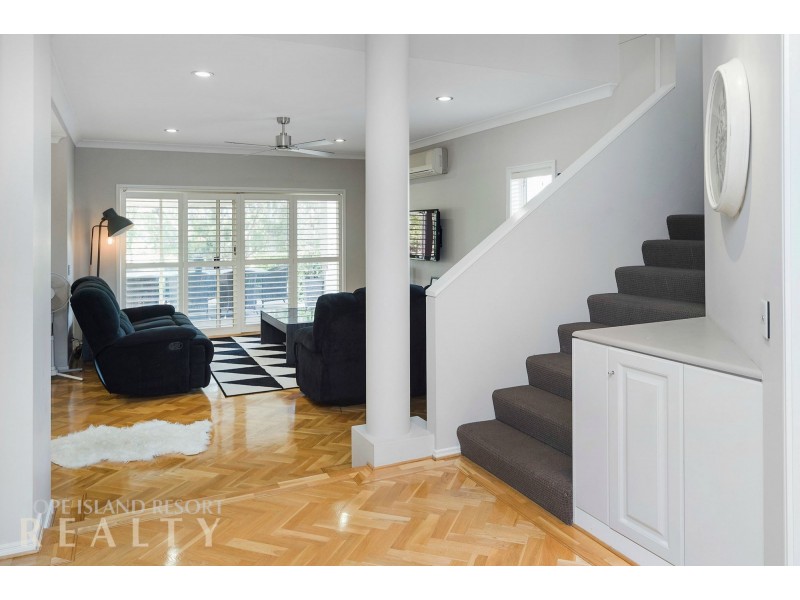 8142 Magnolia Drive West, Hope Island QLD 4212