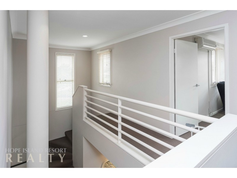 8142 Magnolia Drive West, Hope Island QLD 4212