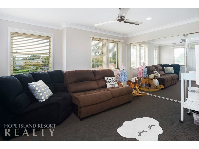 8142 Magnolia Drive West, Hope Island QLD 4212