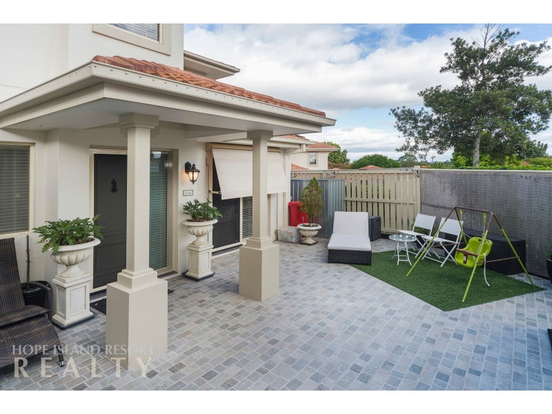 8142 Magnolia Drive West, Hope Island QLD 4212