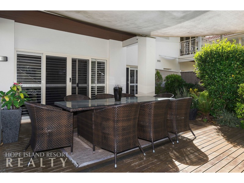 8142 Magnolia Drive West, Hope Island QLD 4212