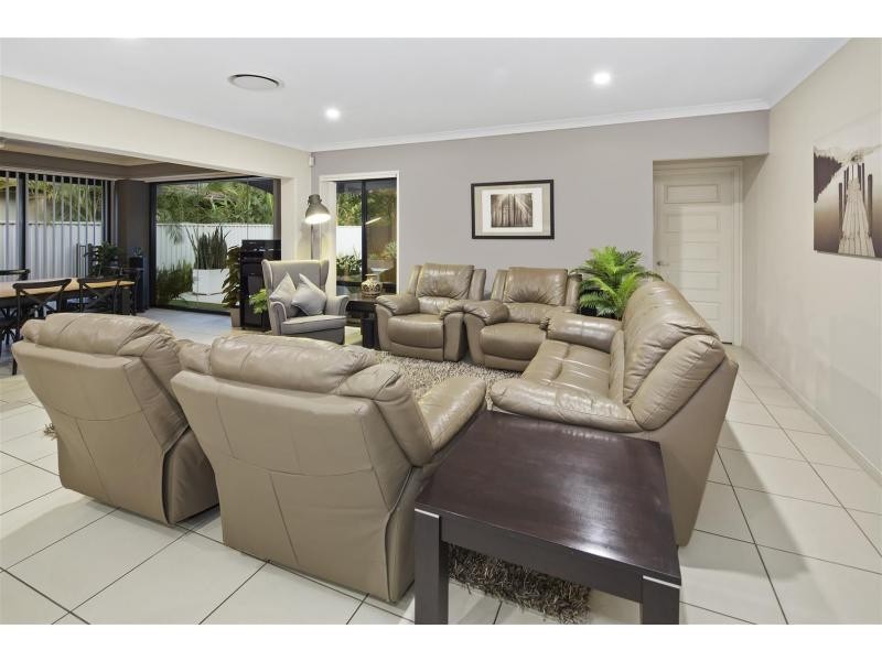 15 River Links Boulevard East, Helensvale QLD 4212