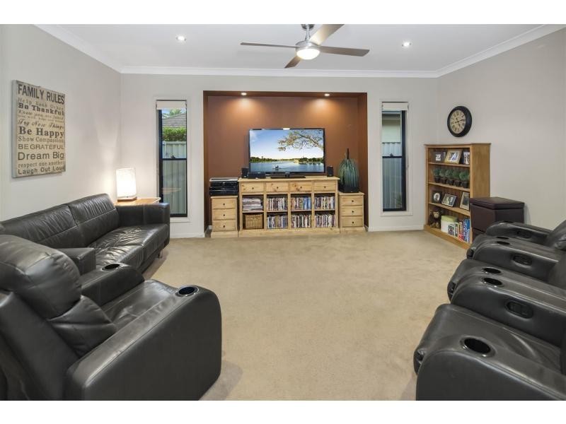 15 River Links Boulevard East, Helensvale QLD 4212