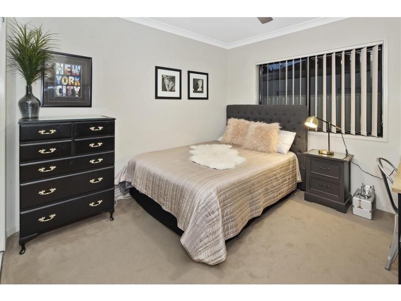 15 River Links Boulevard East, Helensvale QLD 4212