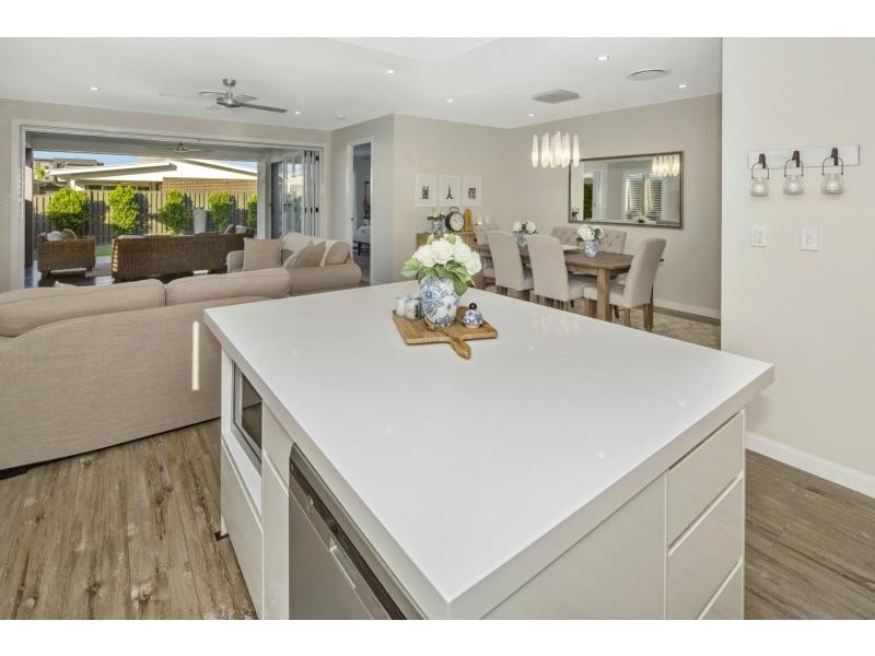 5 Catana Crescent, Hope Island QLD 4212
