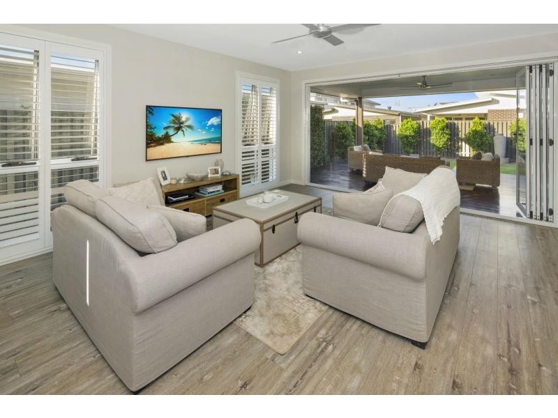 5 Catana Crescent, Hope Island QLD 4212