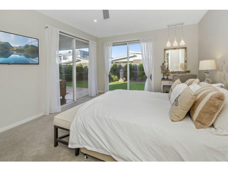 5 Catana Crescent, Hope Island QLD 4212