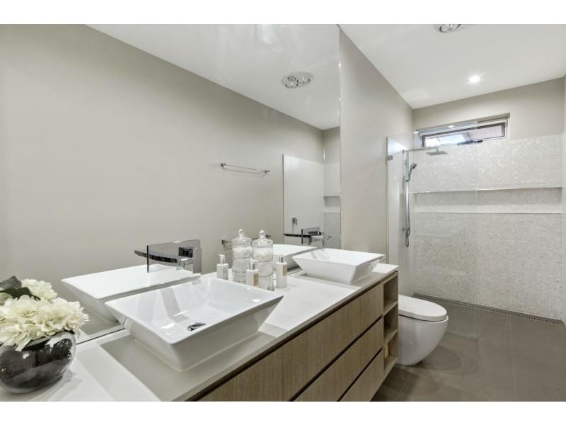 5 Catana Crescent, Hope Island QLD 4212