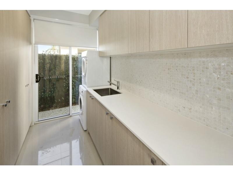 5 Catana Crescent, Hope Island QLD 4212