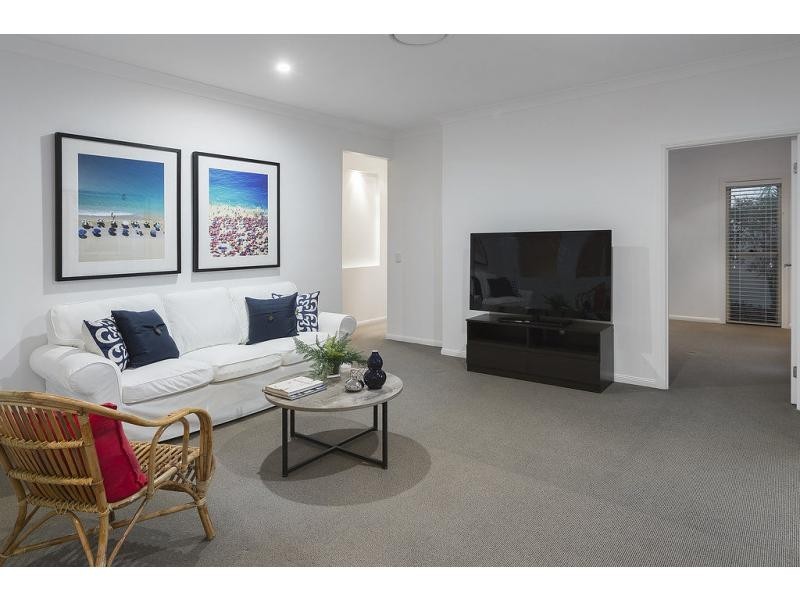 2032 Beaufort Way, Hope Island QLD 4212