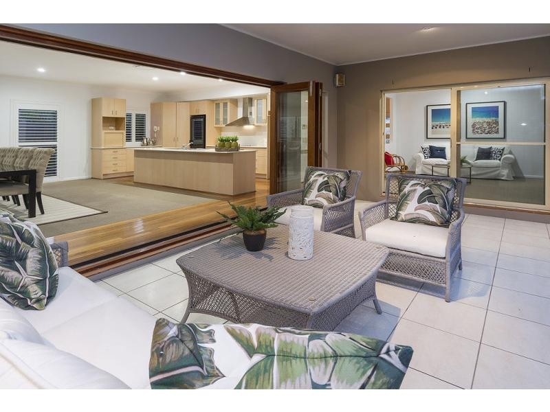 2032 Beaufort Way, Hope Island QLD 4212