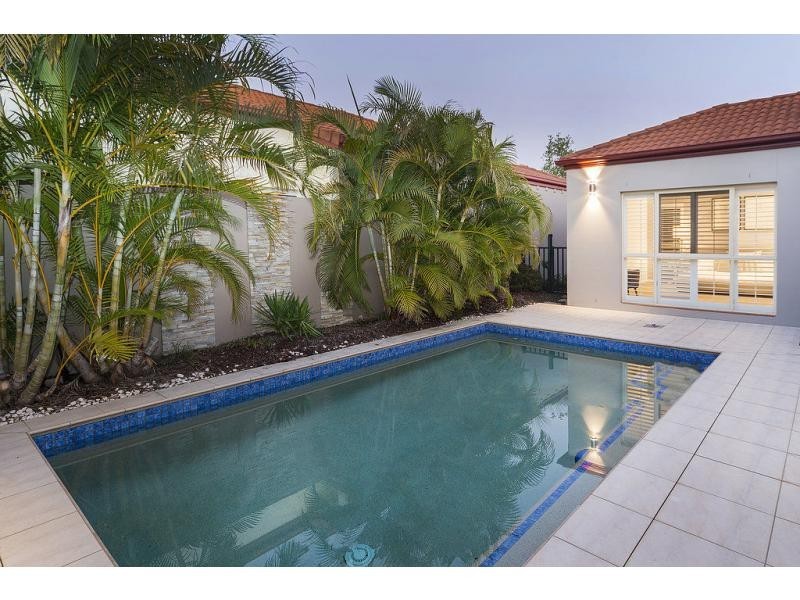 2032 Beaufort Way, Hope Island QLD 4212